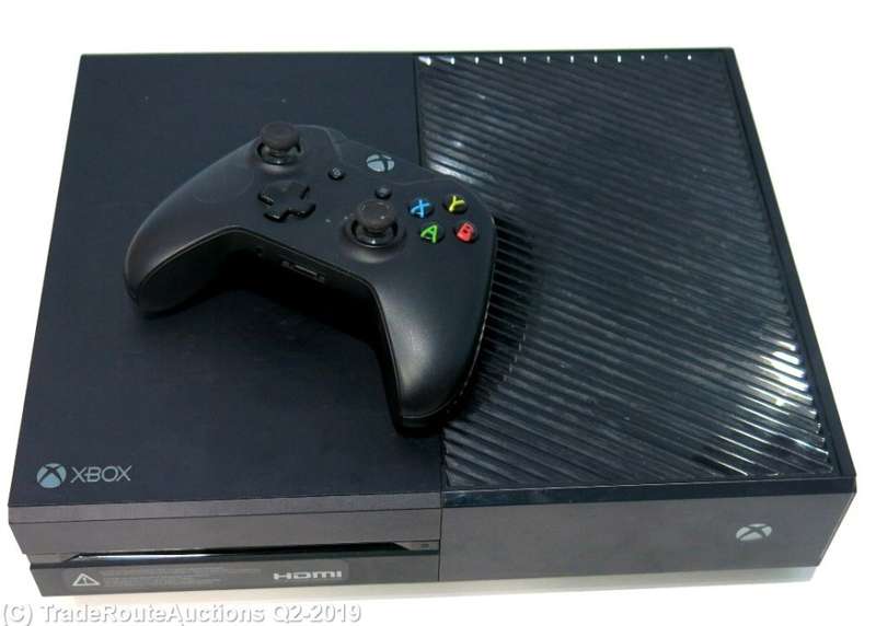 Microsoft Xbox One 500GB Model 1540 Gaming Console + 1 Controller