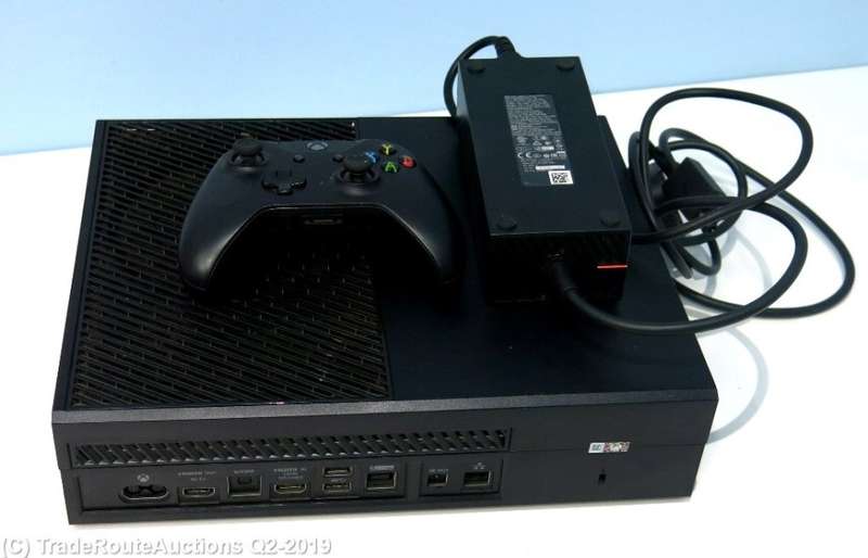 Microsoft Xbox One 500GB Model 1540 Gaming Console + 1 Controller