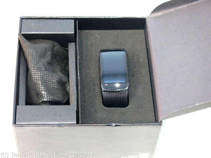 BOXED / BLACK / LARGE - Samsung Gear Fit2 Pro Fitness Tracker Large SM-R365 GPS Sports Band