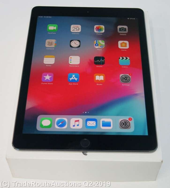 BOXED - IPAD Pro 9.7-inch | MLPW2HC/A | 32GB | CELLULAR + WiFi | Space Grey | A1674 | RETINA DISPLAY