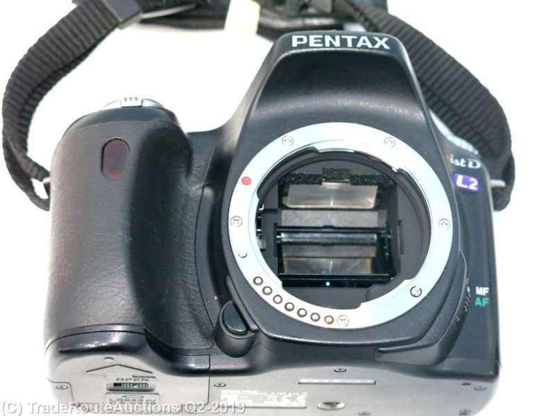 Pentax *ist D L2 DSLR Camera with 18-55 Lens Kit