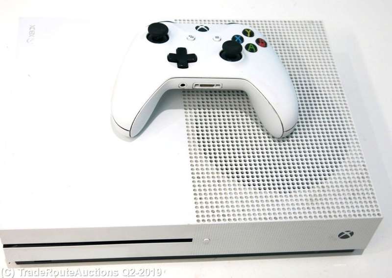 Microsoft Xbox One S 1TB Console (WHITE) Model 1681 + 1 Controller
