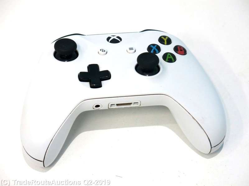 Microsoft Xbox One S 1TB Console (WHITE) Model 1681 + 1 Controller