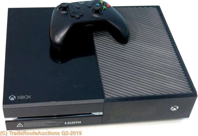 Microsoft Xbox One 500GB Model 1540 Gaming Console + 1 Controller