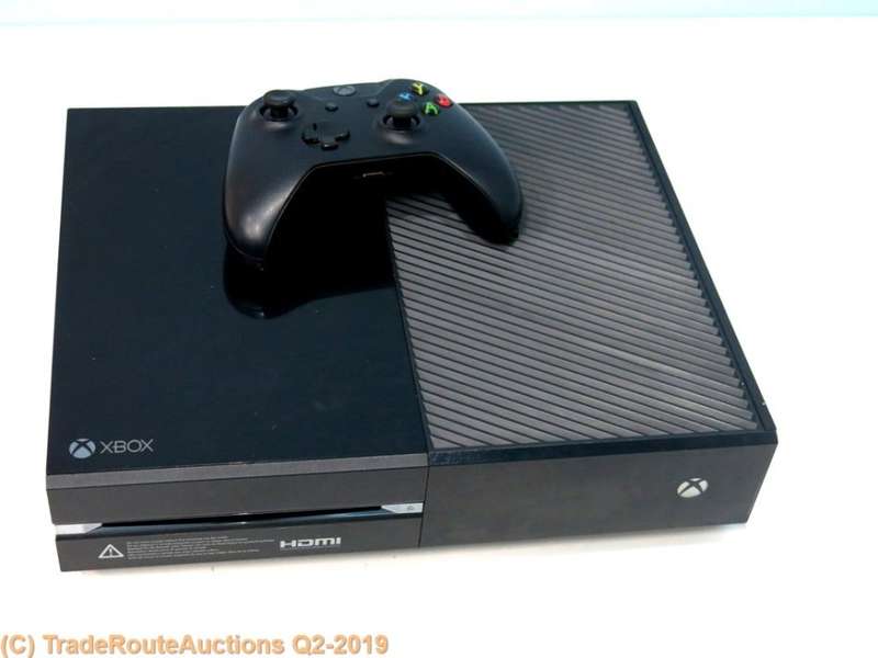Microsoft Xbox One 500GB Model 1540 Gaming Console + 1 Controller