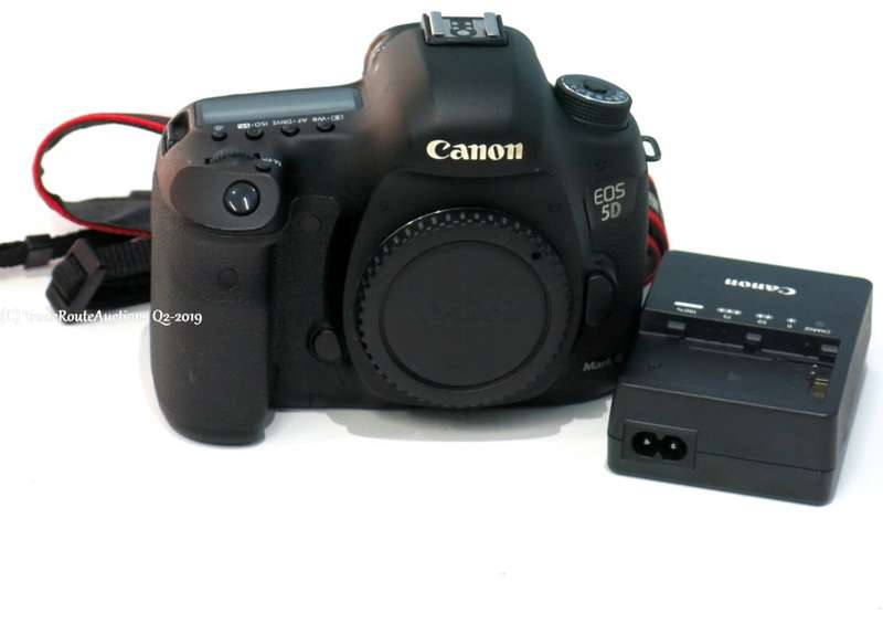 Canon 5D Mark iii 22.3 MP Full Frame CMOS Digital SLR Camera (Body only) - Canon 5d Mark 3