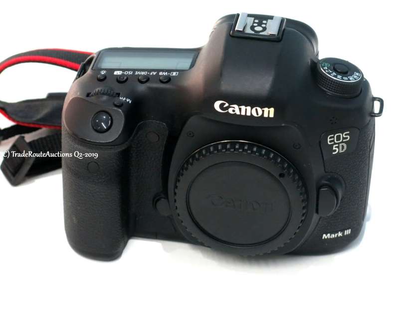 Canon 5D Mark iii 22.3 MP Full Frame CMOS Digital SLR Camera (Body only) - Canon 5d Mark 3