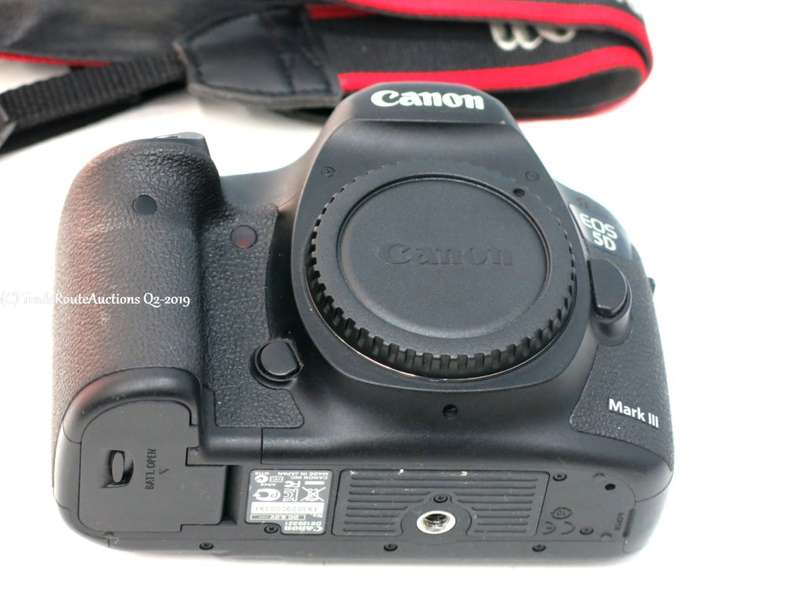 Canon 5D Mark iii 22.3 MP Full Frame CMOS Digital SLR Camera (Body only) - Canon 5d Mark 3