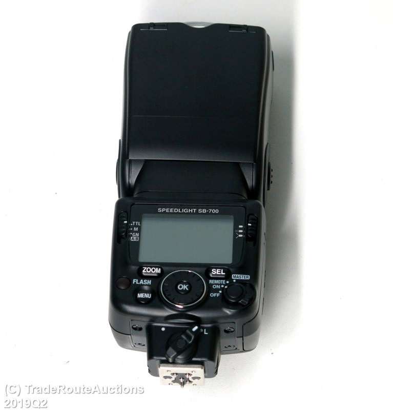 Nikon SB-700 Speedlight Flash - Flash light for Nikon DSLR Cameras