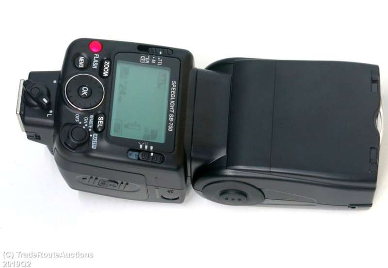 Nikon SB-700 Speedlight Flash - Flash light for Nikon DSLR Cameras
