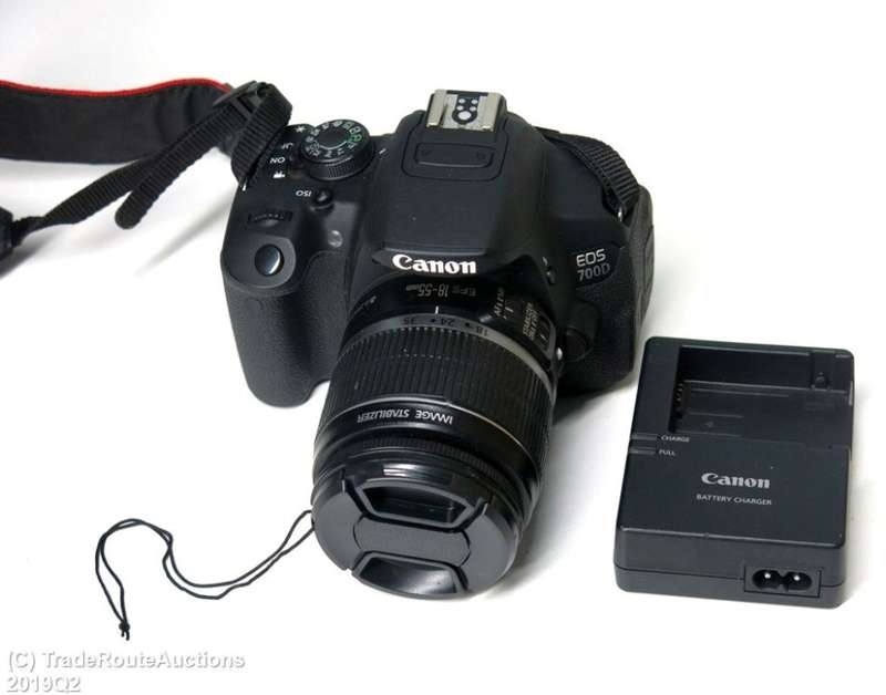 Canon EOS 700D DIGITAL SLR CAMERA KIT WITH 18-55MM IS LENS | 18.0 MP FULL HD