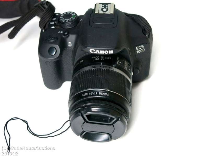 Canon EOS 700D DIGITAL SLR CAMERA KIT WITH 18-55MM IS LENS | 18.0 MP FULL HD