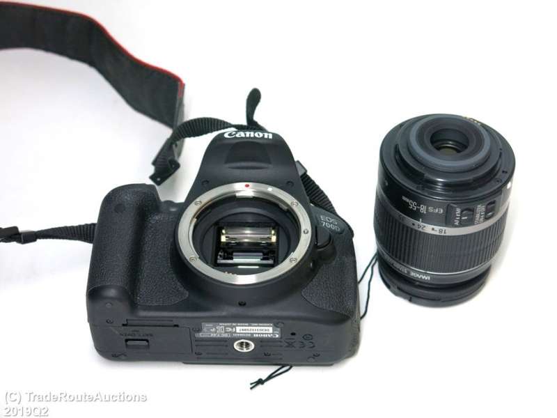 Canon EOS 700D DIGITAL SLR CAMERA KIT WITH 18-55MM IS LENS | 18.0 MP FULL HD