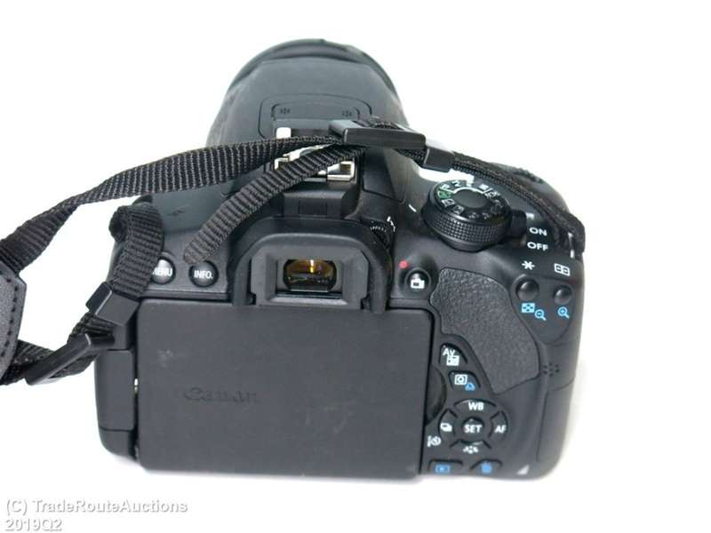 Canon EOS 700D DIGITAL SLR CAMERA KIT WITH 18-55MM IS LENS | 18.0 MP FULL HD