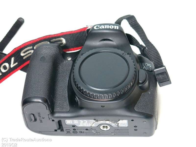Canon EOS 70D DIGITAL SLR CAMERA BODY ONLY | BUILT IN WIFI | 7 FRAMES /SEC | 20.2 MP FULL HD