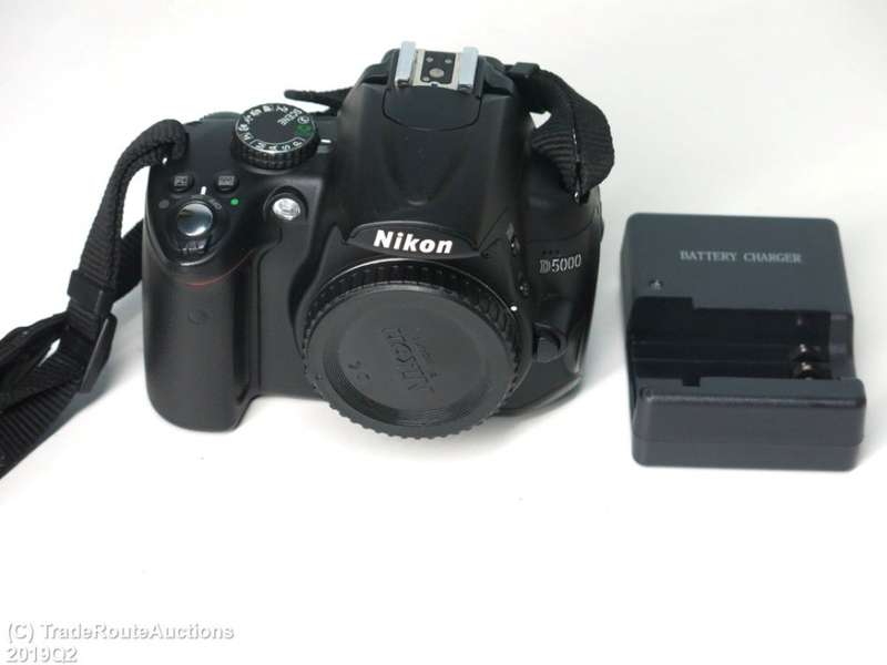 NIKON D5000 DIGITAL SLR CAMERA BODY ONLY WITH 2.7-inch Vari-angle LCD