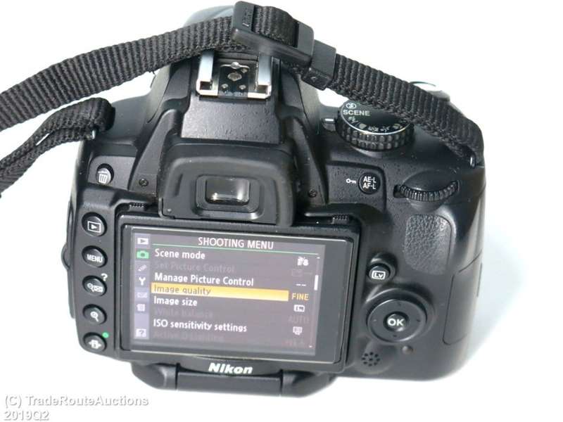 NIKON D5000 DIGITAL SLR CAMERA BODY ONLY WITH 2.7-inch Vari-angle LCD