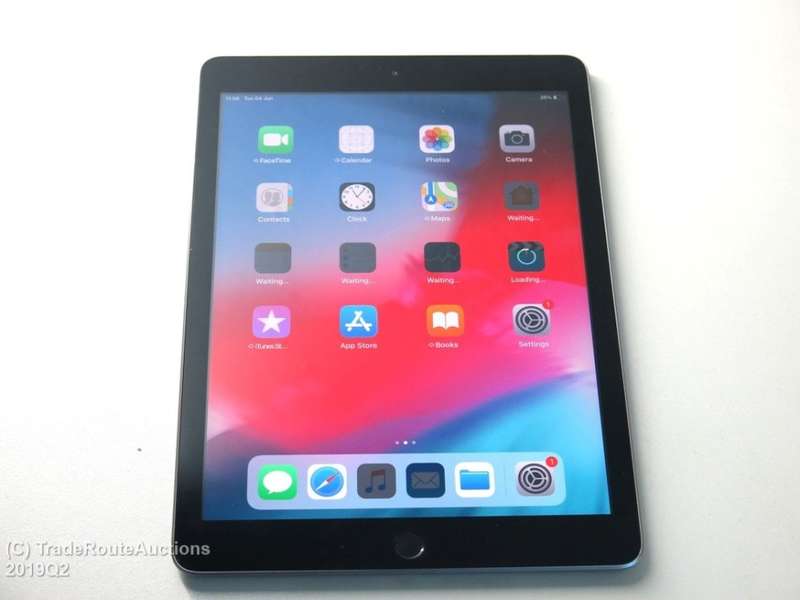 Tablet Apple iPad 5th Gen 2017 | MP262HC/A | CELLULAR + WiFi | 128GB | Space Grey | A1823 | 9.7 inch