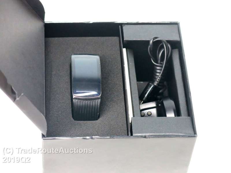 BOXED / BLACK / LARGE - Samsung Gear Fit2 Pro Fitness Tracker Large SM-R365 GPS Sports Band