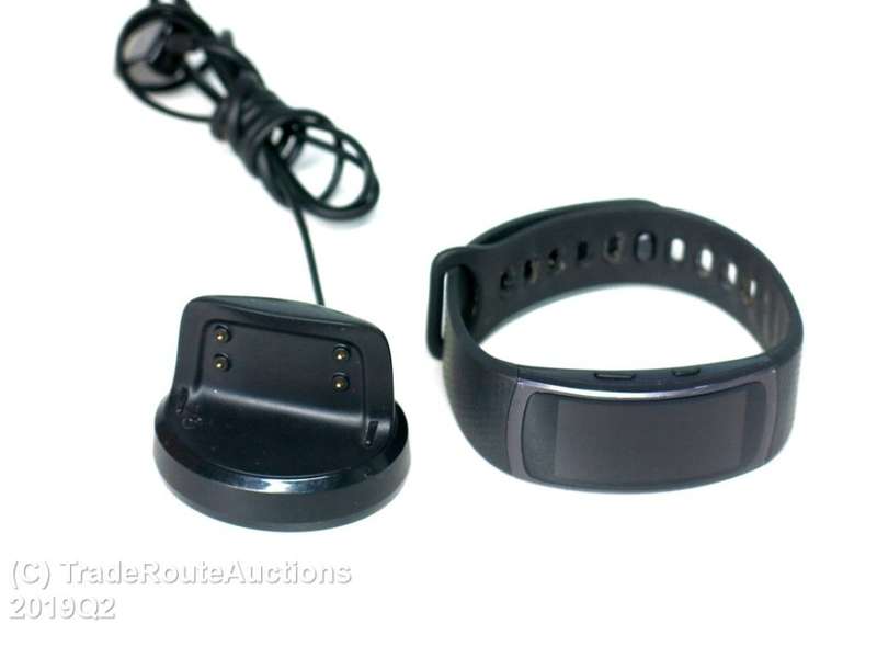 BOXED / BLACK / LARGE - Samsung Gear Fit2 Pro Fitness Tracker Large SM-R365 GPS Sports Band