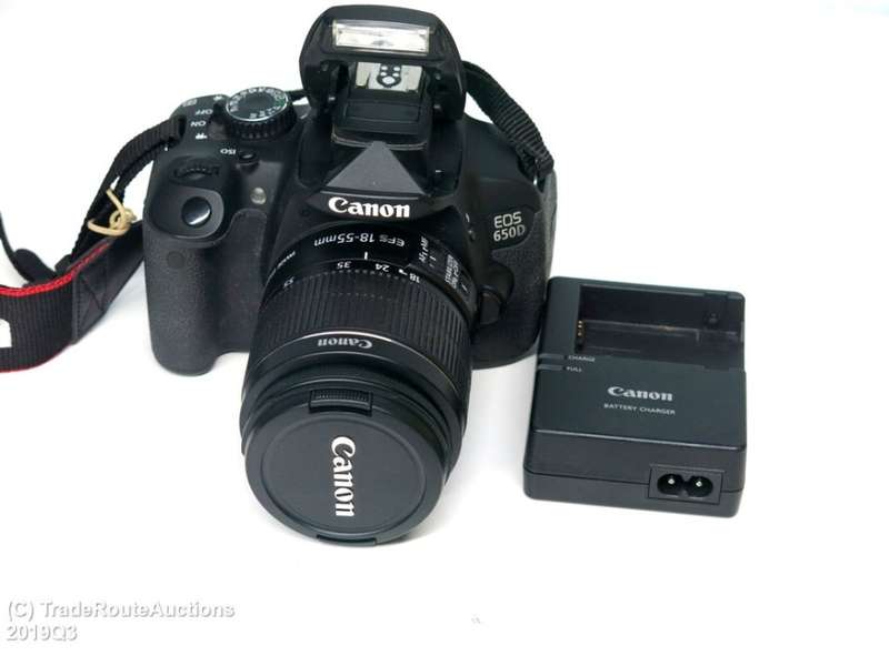CANON 650D Digital SLR CAMERA with Canon 18-55mm Lens (18 Megapixels) DSLR Camera Kit