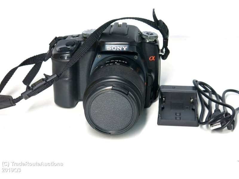 SONY ALPHA A100 DSLR PROFESSIONAL DIGITAL CAMERA + 18-55mm SONY LENS KIT