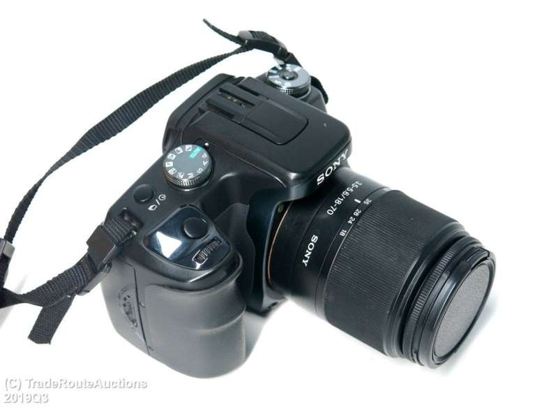 SONY ALPHA A100 DSLR PROFESSIONAL DIGITAL CAMERA + 18-55mm SONY LENS KIT