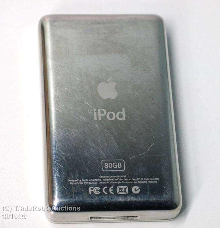 Apple IPod Classic - 5th Generation  WHITE 80GB [ MA488LL ] A1136