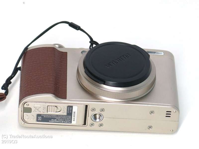 Fuji Fujifilm XF10 24.2MP APS-C sensor, 4K Video,18.5mm f/2 lens