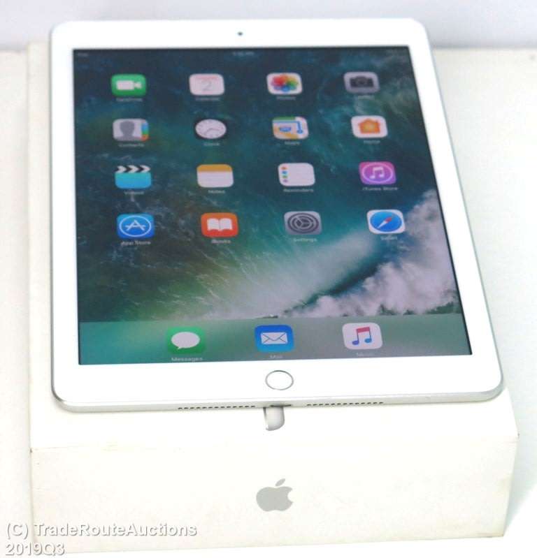 Boxed - Tablet Apple iPad 5th Gen 2017 | MP2G2HC/A | WiFi | 32GB | Silver | A1822 | RETINA 9.7 inch