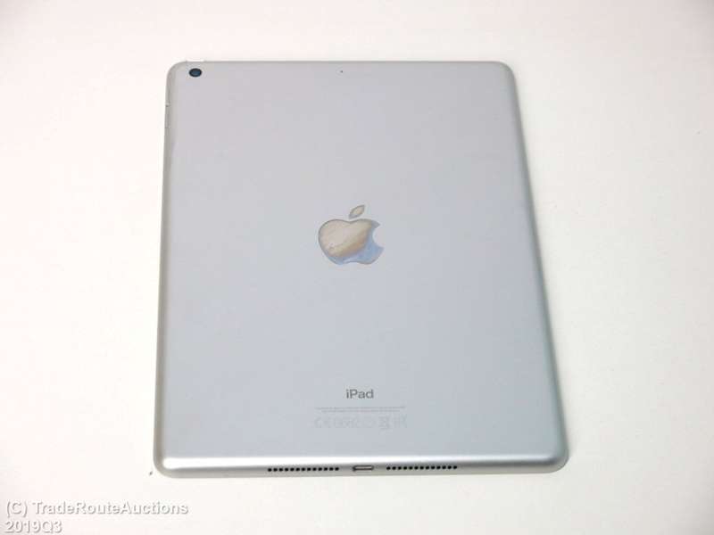 Boxed - Tablet Apple iPad 5th Gen 2017 | MP2G2HC/A | WiFi | 32GB | Silver | A1822 | RETINA 9.7 inch