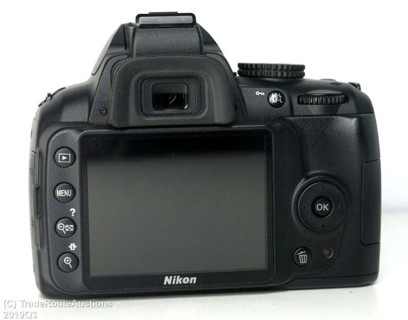 NIKON D3000 DSLR CAMERA CAMERA KIT WITH NIKKOR 18-55 LENS