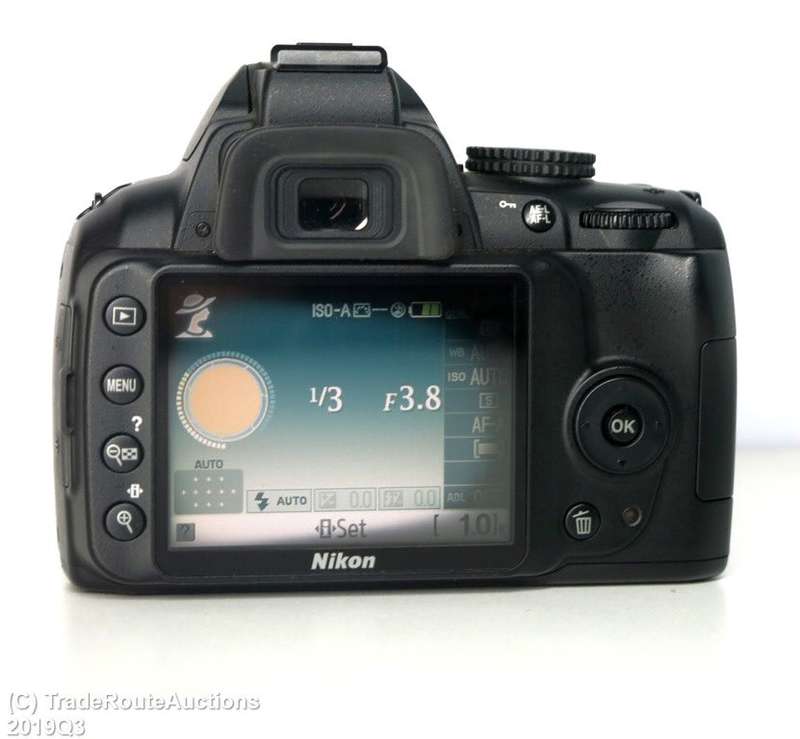 NIKON D3000 DSLR CAMERA CAMERA KIT WITH NIKKOR 18-55 LENS