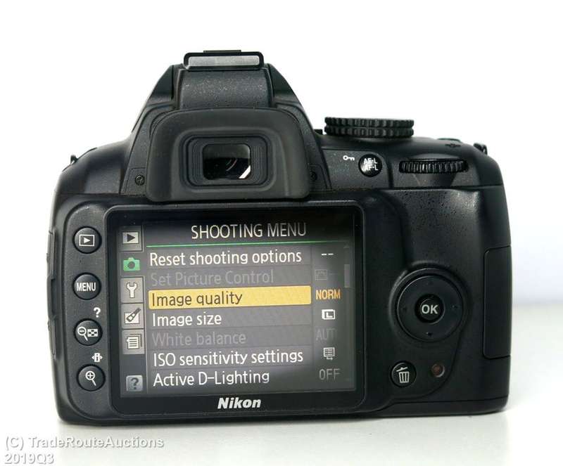 NIKON D3000 DSLR CAMERA CAMERA KIT WITH NIKKOR 18-55 LENS