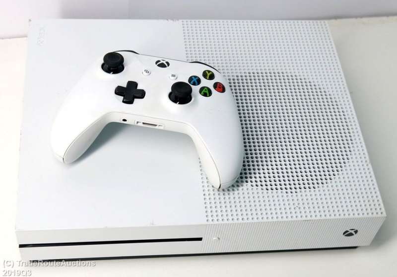 Microsoft Xbox One S 1TB Console (WHITE) Model 1681 + 1 Controller