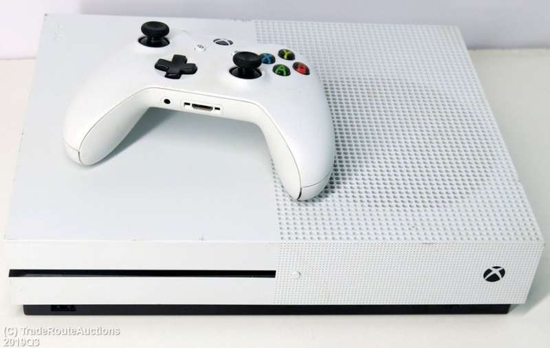Microsoft Xbox One S 1TB Console (WHITE) Model 1681 + 1 Controller