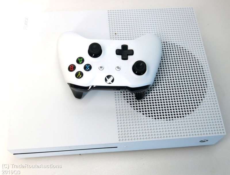 Microsoft Xbox One S 500GB Console (WHITE) Model 1681 + 1 Controller (WHITE)