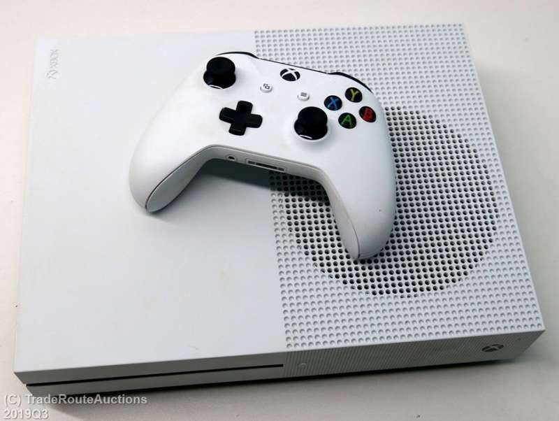 Microsoft Xbox One S 1TB Console (WHITE) Model 1681 + 1 Controller