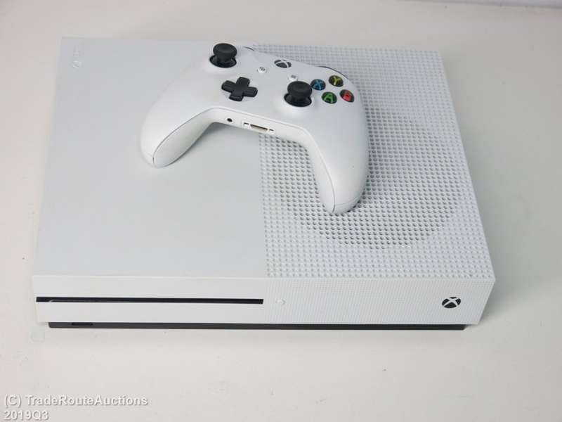 Microsoft Xbox One S 1TB Console (WHITE) Model 1681 + 1 Controller
