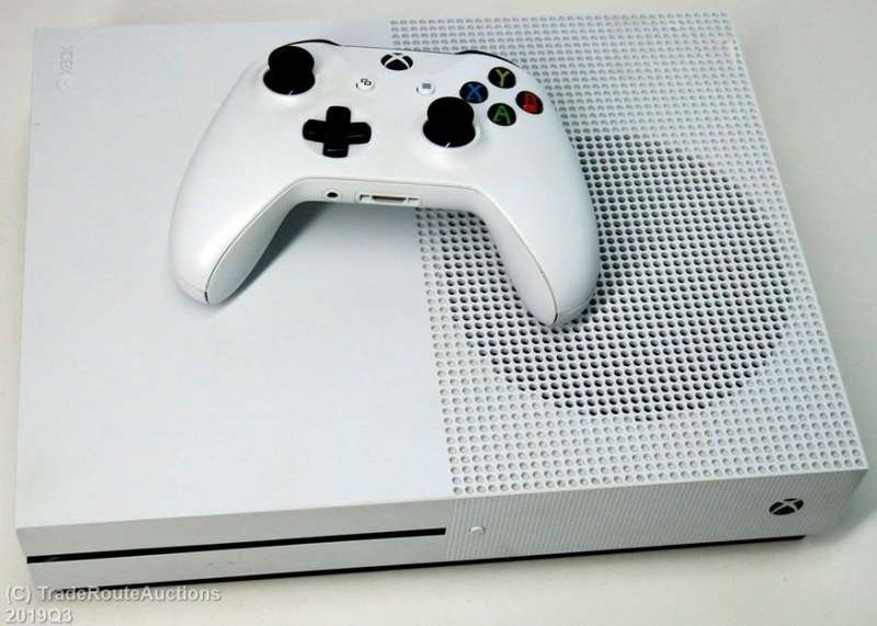 Microsoft Xbox One S 1TB Console (WHITE) Model 1681 + 1 Controller