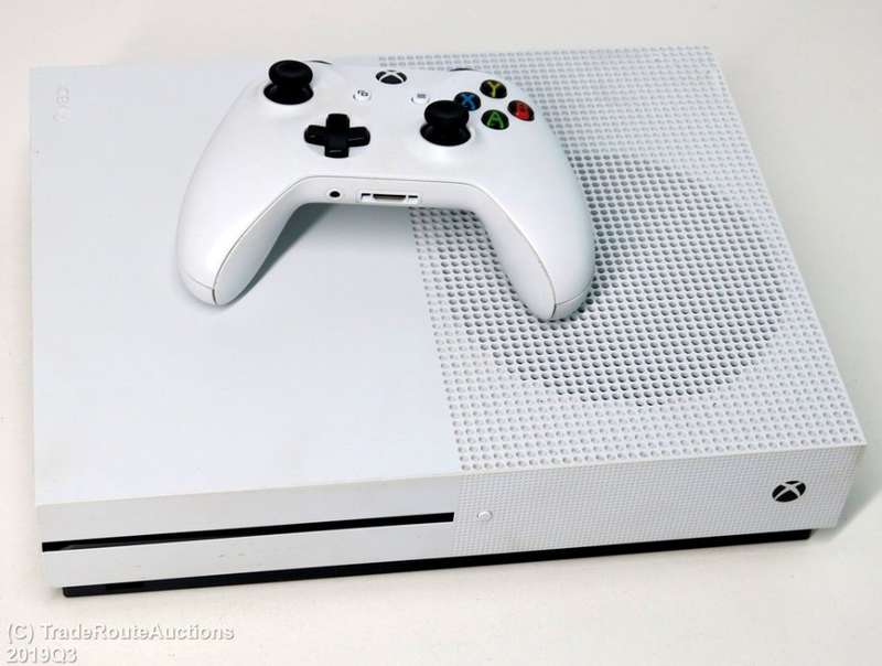 Microsoft Xbox One S 1TB Console (WHITE) Model 1681 + 1 Controller