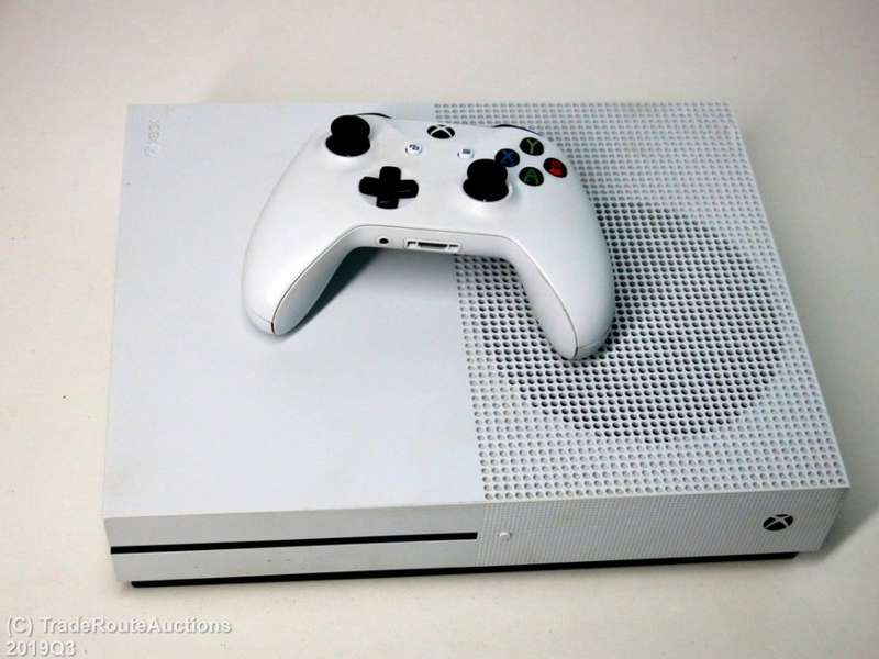 Microsoft Xbox One S 1TB Console (WHITE) Model 1681 + 1 Controller