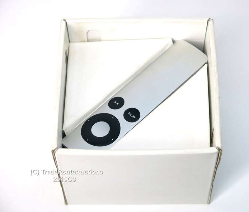 APPLE TV - A1469 - MD199SO/A - 3RD Generation - comes with Power Cable & Remote