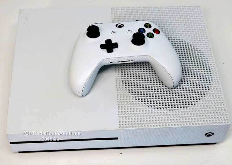 Microsoft Xbox One S 1TB Console (WHITE) Model 1681 + 1 Controller
