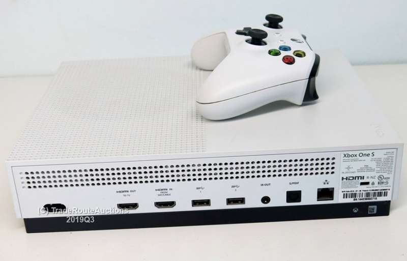 Microsoft Xbox One S 1TB Console (WHITE) Model 1681 + 1 Controller