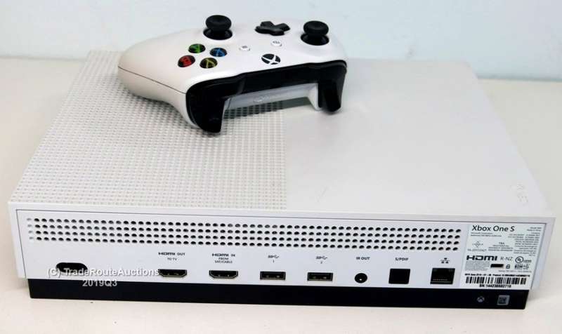 Microsoft Xbox One S 1TB Console (WHITE) Model 1681 + 1 Controller