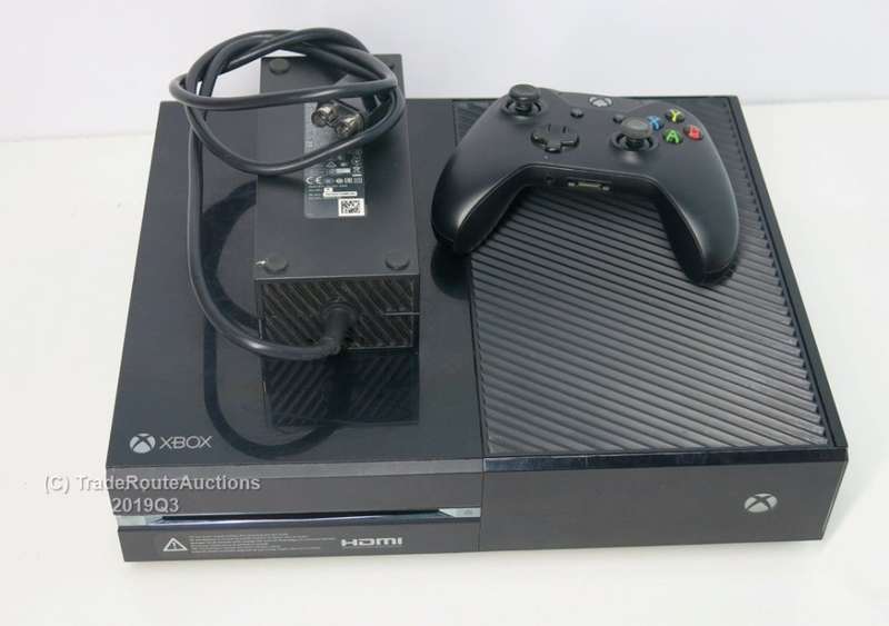 Microsoft Xbox One 500GB Model 1540 Gaming Console + 1 Controller