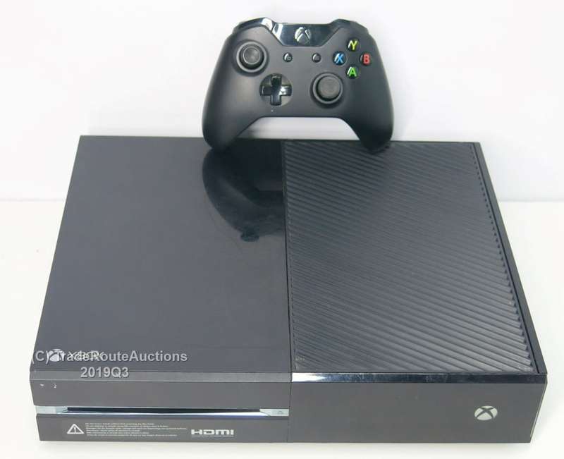 Microsoft Xbox One 500GB Model 1540 Gaming Console + 1 Controller