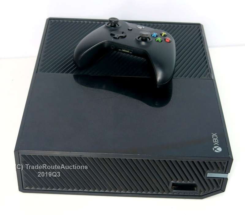 Microsoft Xbox One 500GB Model 1540 Gaming Console + 1 Controller