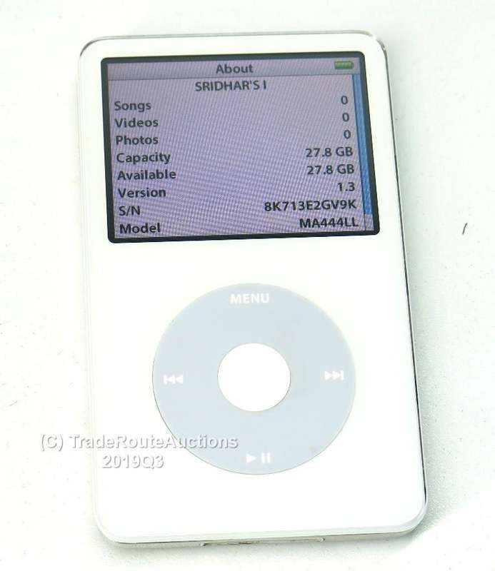 Apple iPod classic 5th Generation White (30 GB) - A1136 - 30GB